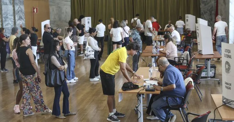 Eleições. Portugal visto como um "plano B" para brasileiros