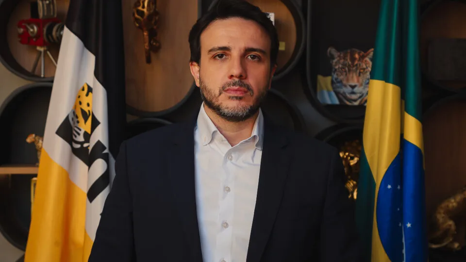 Flávio, Zema e Caiado criticam decisão de Toffoli contra Renan Santos