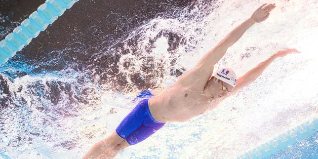Léon Marchand s’offre, sur le 200 m papillon, le premier titre européen individuel de sa carrière