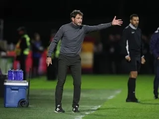 Stade lavallois. « Manifestement, je me suis trompé » : défense à 5 ou à 4, Laval reste toujours perméable