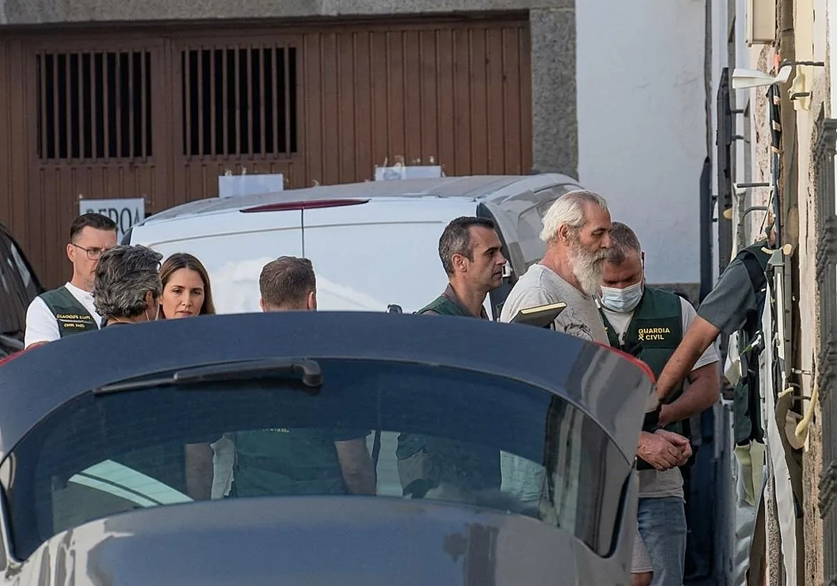 Los detenidos por el asesinato de Francisca Cadenas vuelven a su casa de Hornachos para la reconstrucción del crimen