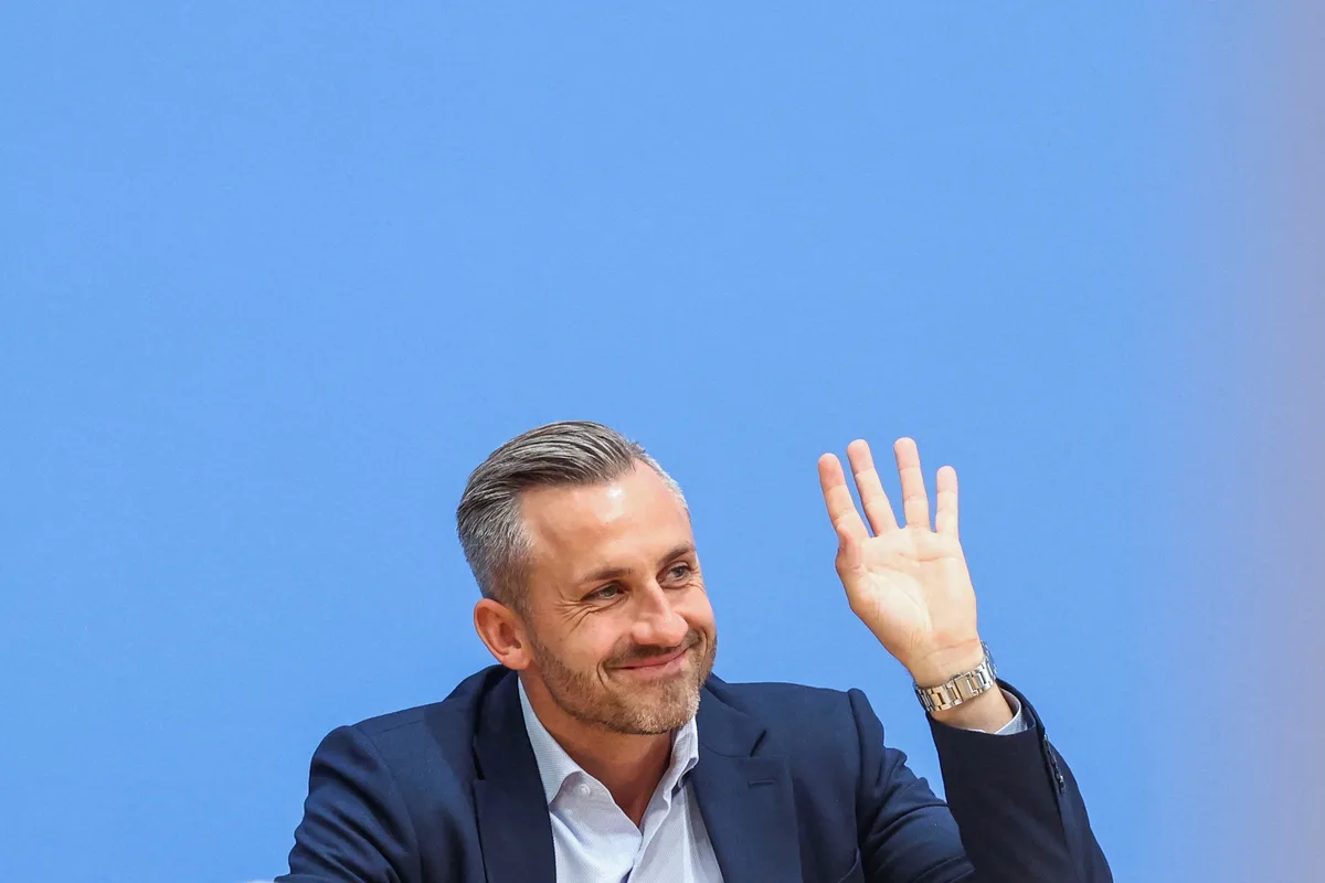 Quién es Ulrich Siegmund, el ‘chico popular’ y sonriente que hizo vencer a la extrema derecha en Sajonia-Anhalt