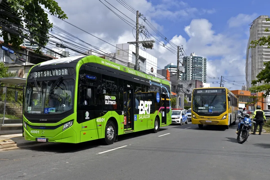 Ônibus de Salvador vão parar de aceitar dinheiro neste sábado