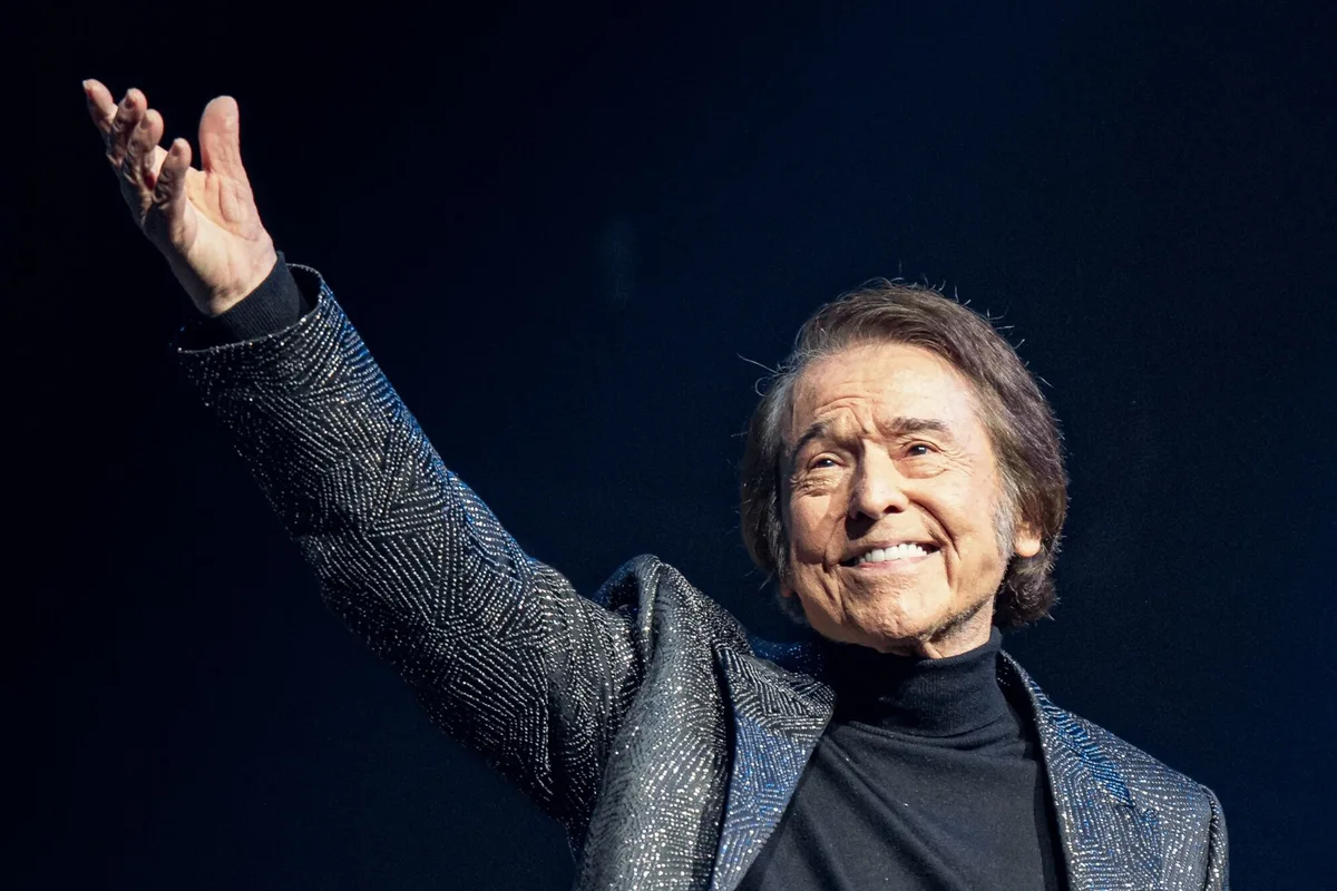 Raphael, en Argentina: entre la biopic que acaba de estrenar Netflix y el show que brindará en Buenos Aires