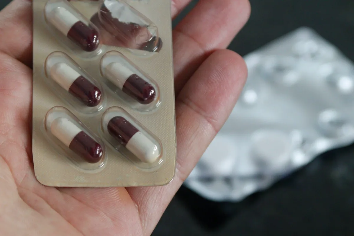 Cansaço, queda de cabelo e fraqueza podem indicar deficiência de vitaminas e minerais