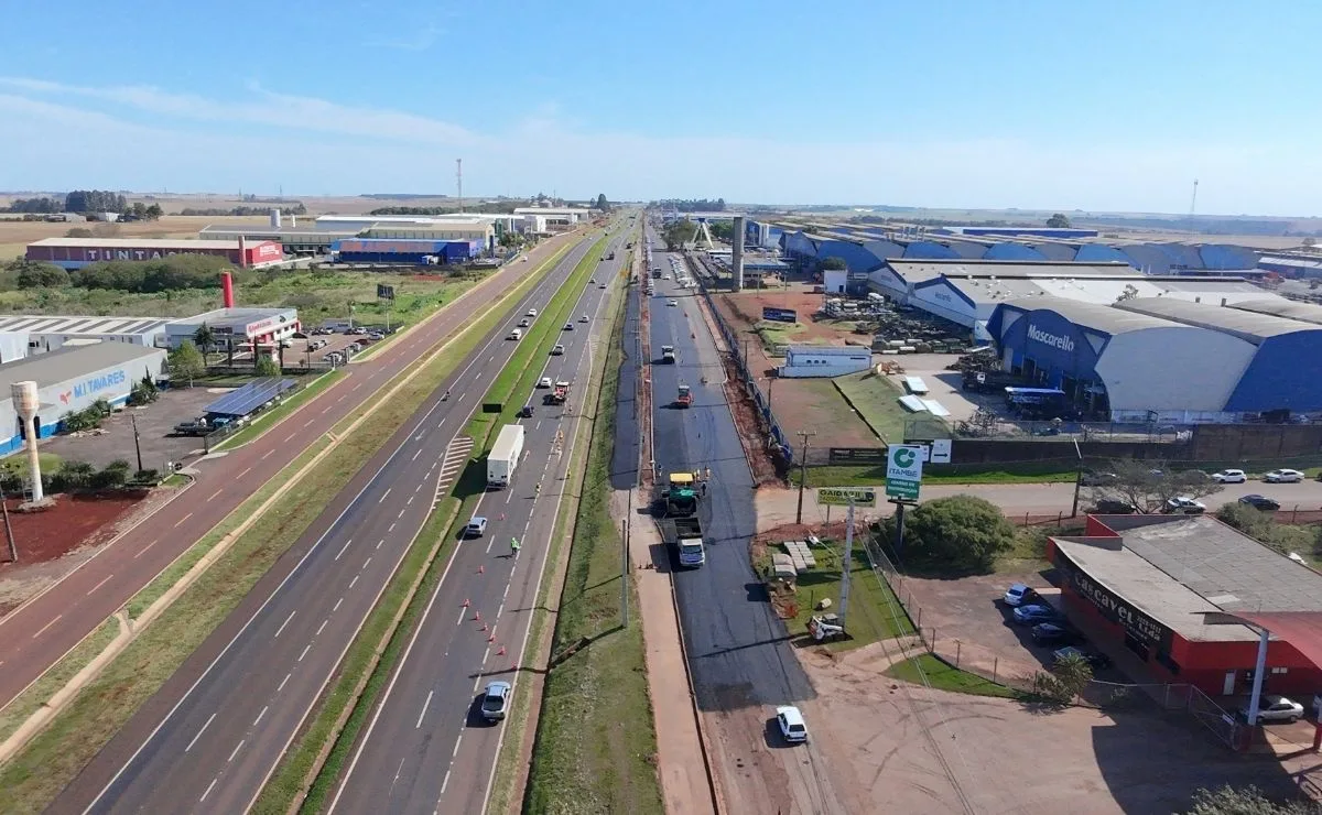 Obras de pavimentação nas marginais da BR-277 em Cascavel chegam a 33% de execução