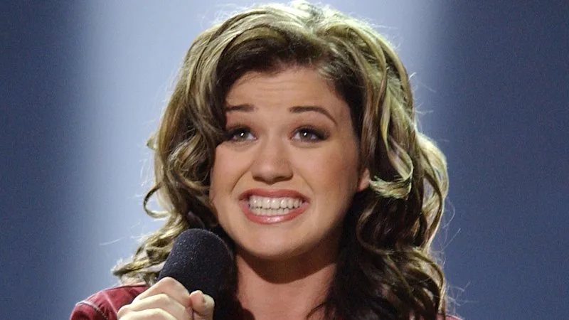 American idol thinks she’s Pretty Woman. Then she throws a wally over a $22k mechanical bird