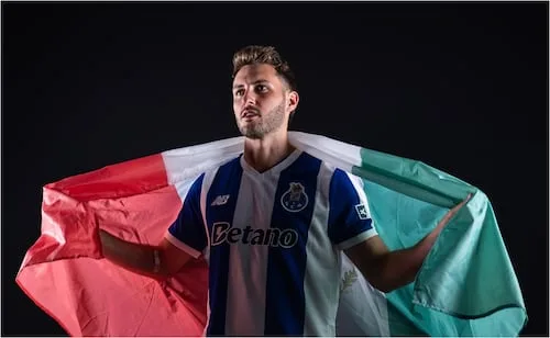 Santiago Giménez y su promesa a México tras fichar con el Porto: "Voy a poner la bandera en alto"