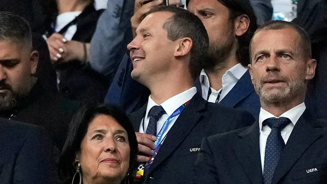 Diretor de operações da FIFA deixa cargo após criticar Infantino