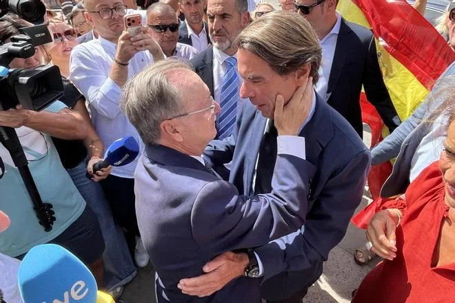 Aznar reclama desde Ceuta firmeza ante el ataque a la "soberanía nacional"