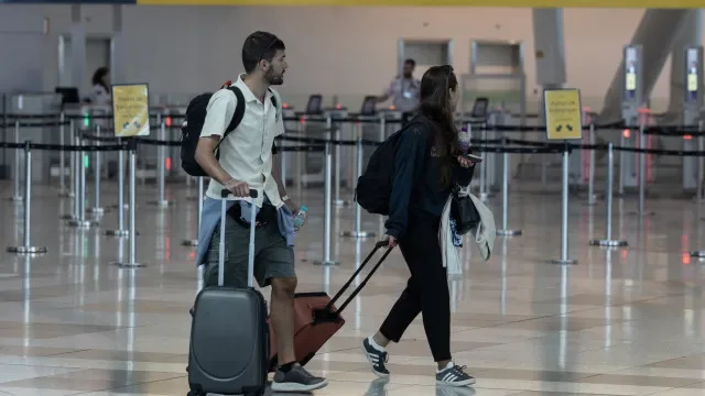Mau tempo cancela oito voos e diverge outros sete no aeroporto do Porto
