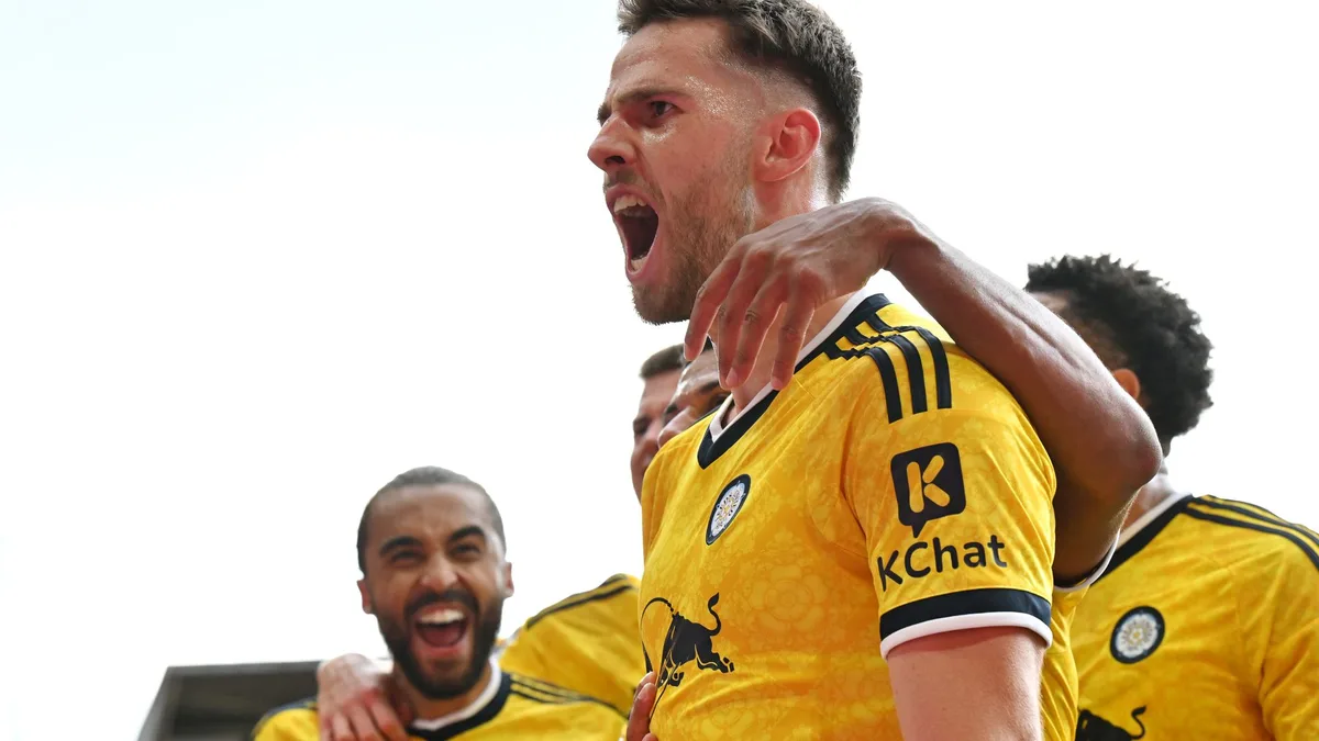Stach snatches win for Leeds at Forest