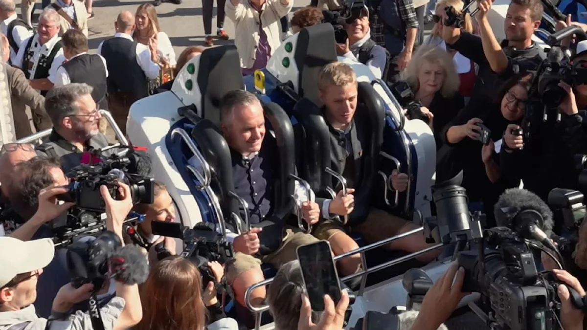 Countdown zum Wiesn-Start - Oberbürgermeister testet Loopings
