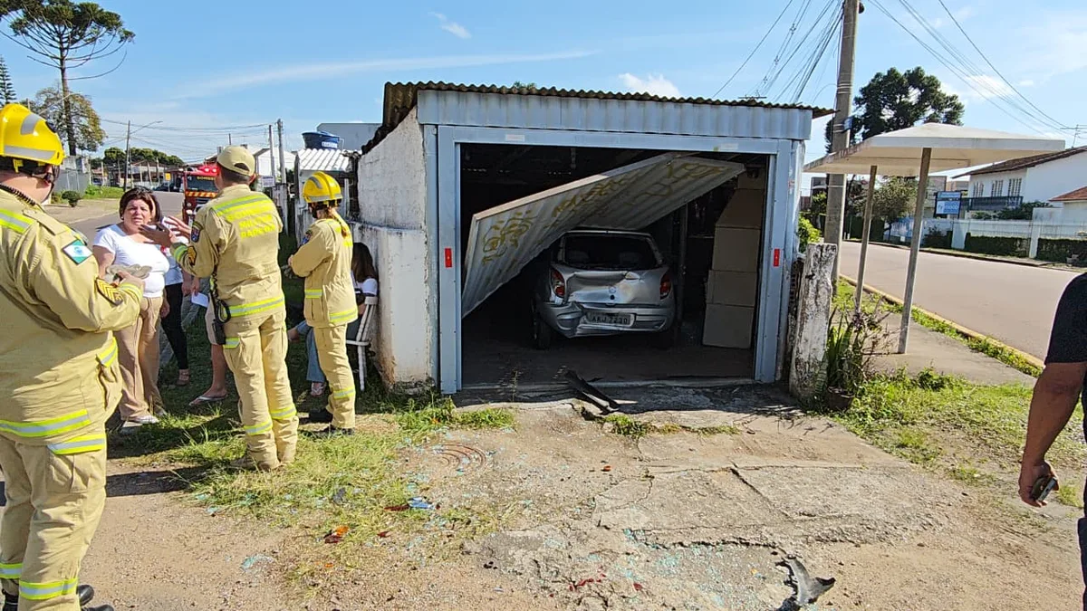 Em Curitiba, motorista bêbado bate e arremessa carro contra churrasco de família