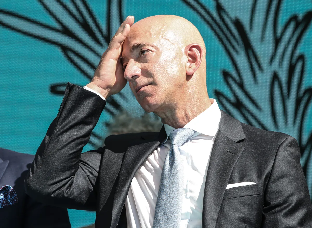 Jeff Bezos no Liverpool: futebol se consolida como plataforma global de entretenimento