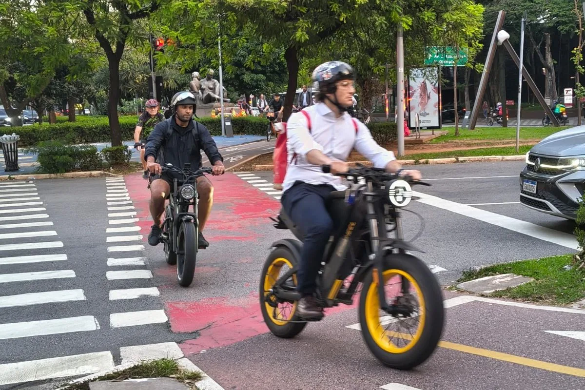 SP define novas regras para circulação de bikes elétricas e patinetes