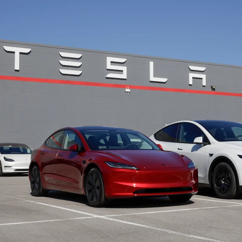 Actualité : Elon Musk tente de séduire la France avec sa conduite autonome : deux Tesla débutent les essais sur route à un mois du vote européen
