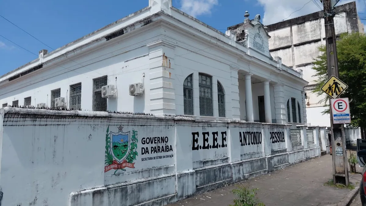 Escola pública é arrombada e tem equipamentos furtados, em João Pessoa