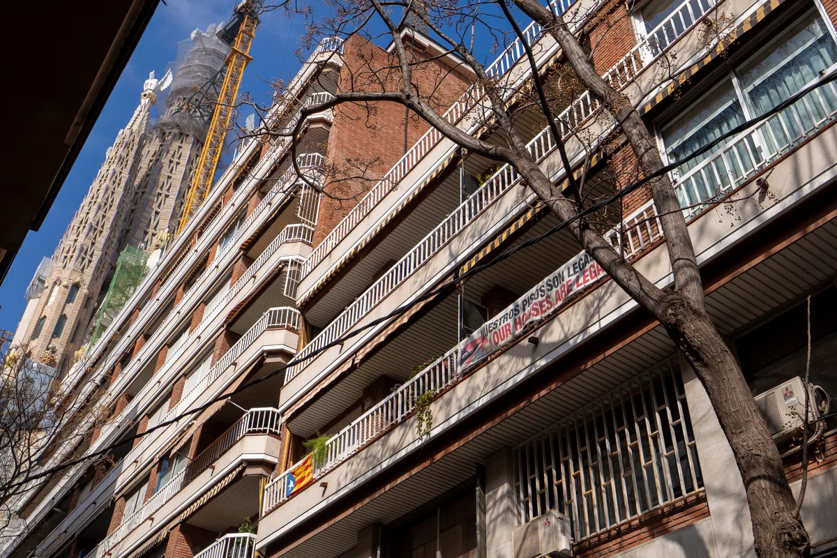 La Sagrada Familia dice que derribando solo el edificio de Núñez i Navarro le basta para construir la escalinata