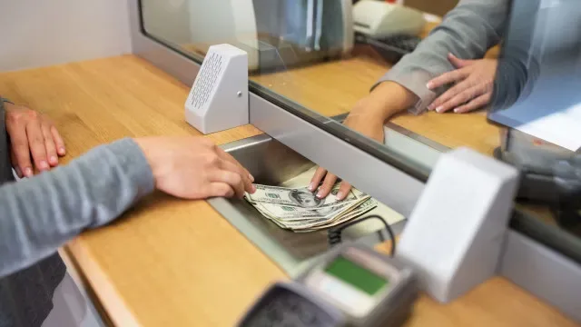 Sindicatos acusam banca de "ganância e desprezo" por aumento de 2%