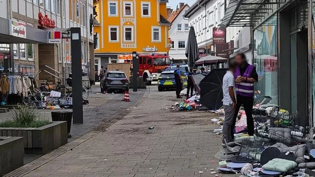 Unfall in Hofgeismar: Auto rast durch Fußgängerzone - Verletzte