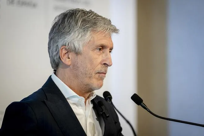 Marlaska pide al director de la Policía que aclare si un informe apunta a gendarmes marroquíes dirigiendo la entrada de migrantes a Ceuta