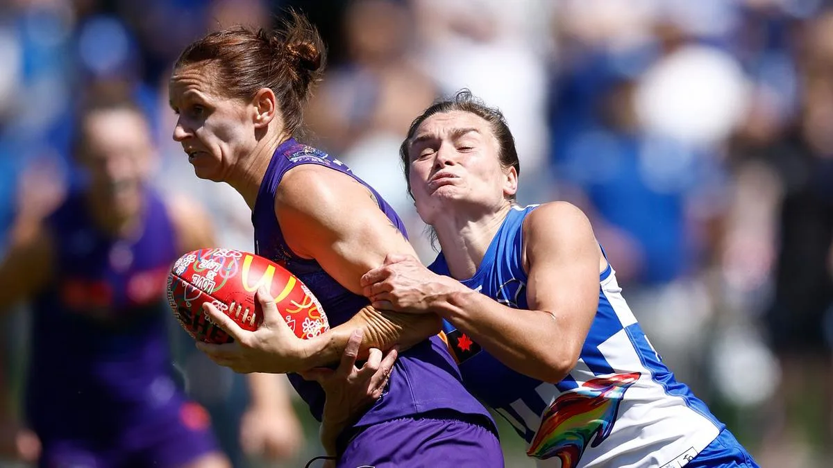 AFLW: Fremantle Dockers drop out of top eight after fighting loss against North Melbourne