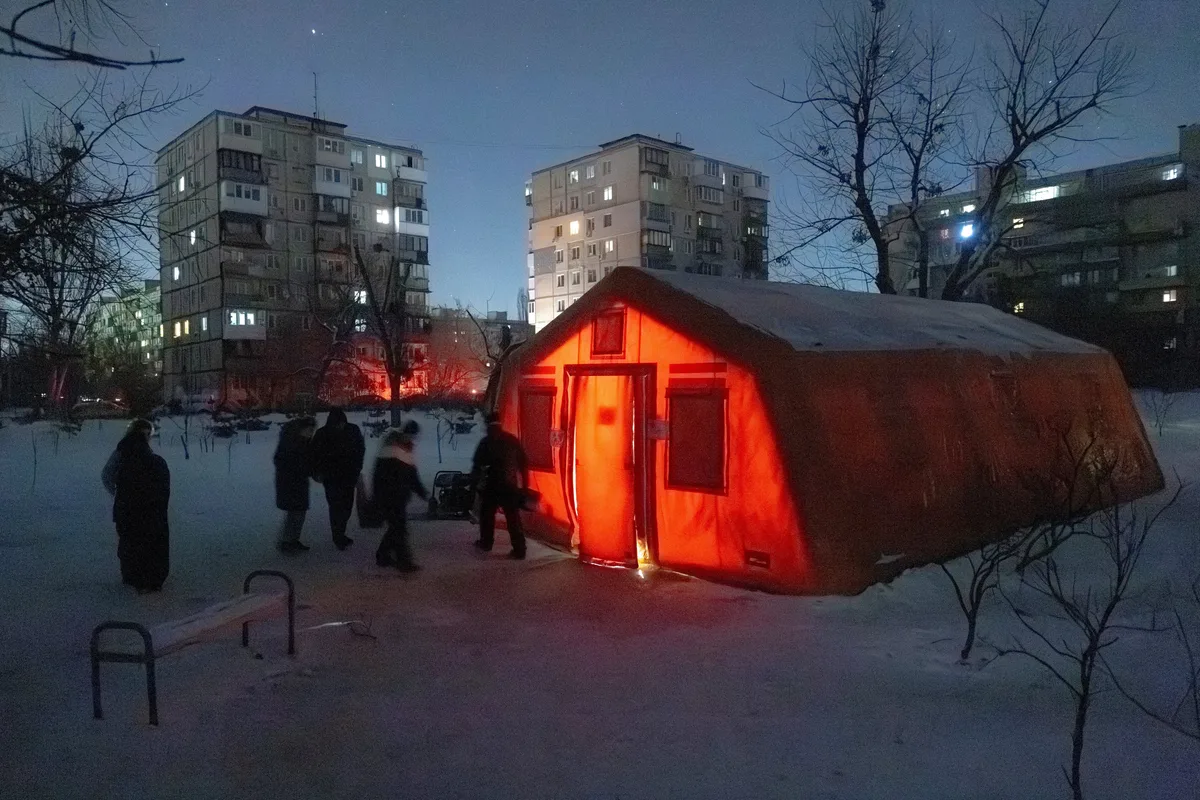 Ucrania se prepara para un invierno brutal mientras los ataques rusos dañan el presupuesto destinado a la guerra