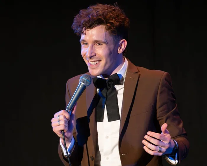 Larry Dean: Hellbent review – SNL UK star’s cheery riffs on romance and royalty