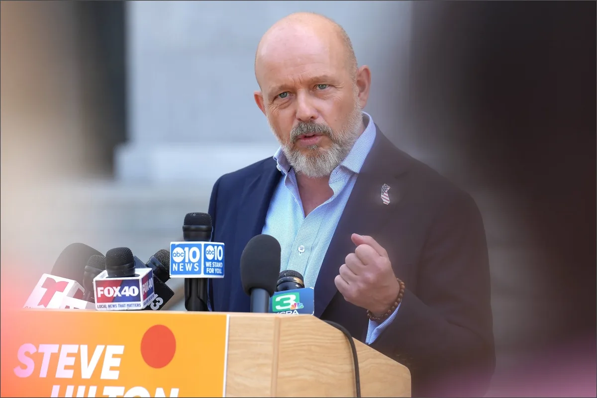 Steve Hilton, candidato a gobernador de California: “El DMV cobra la tarifa más alta del país y tiene las peores carreteras”