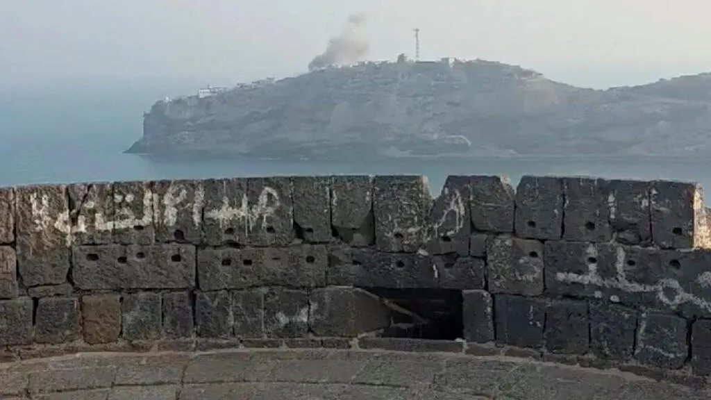 Yémen : les Houthis frappent le palais présidentiel d’Aden, faisant au moins quatre morts