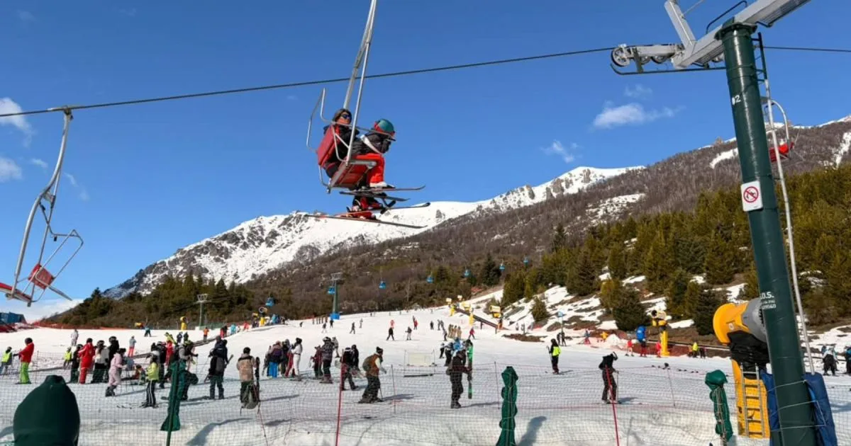 Más de 1.000 residentes se iniciaron en la nieve por los 90 años de Catedral