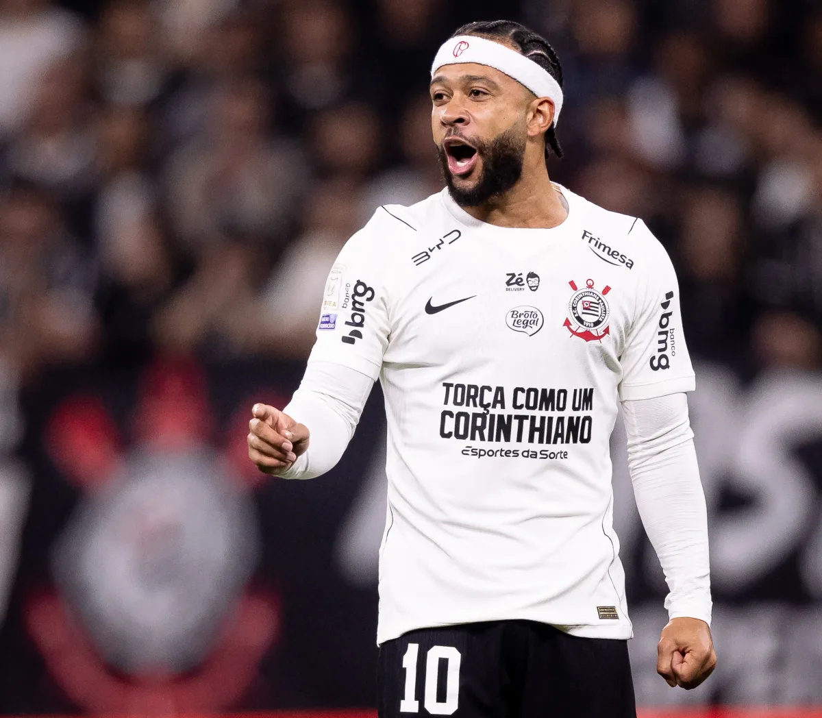 Conselho de Orientação do Corinthians aprova renovação de Memphis
