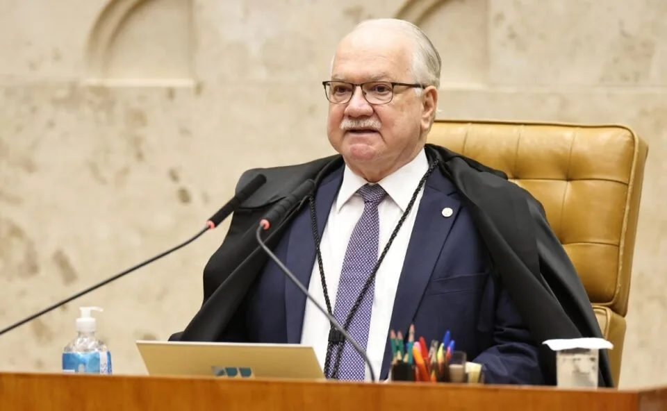 Crise no STF: Fachin dá 24 horas para Mendonça abrir sigilo do Caso Master