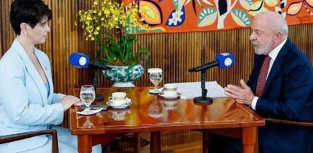 Flávio vai ao TSE para proibir Lula de usar Alvorada na campanha eleitoral