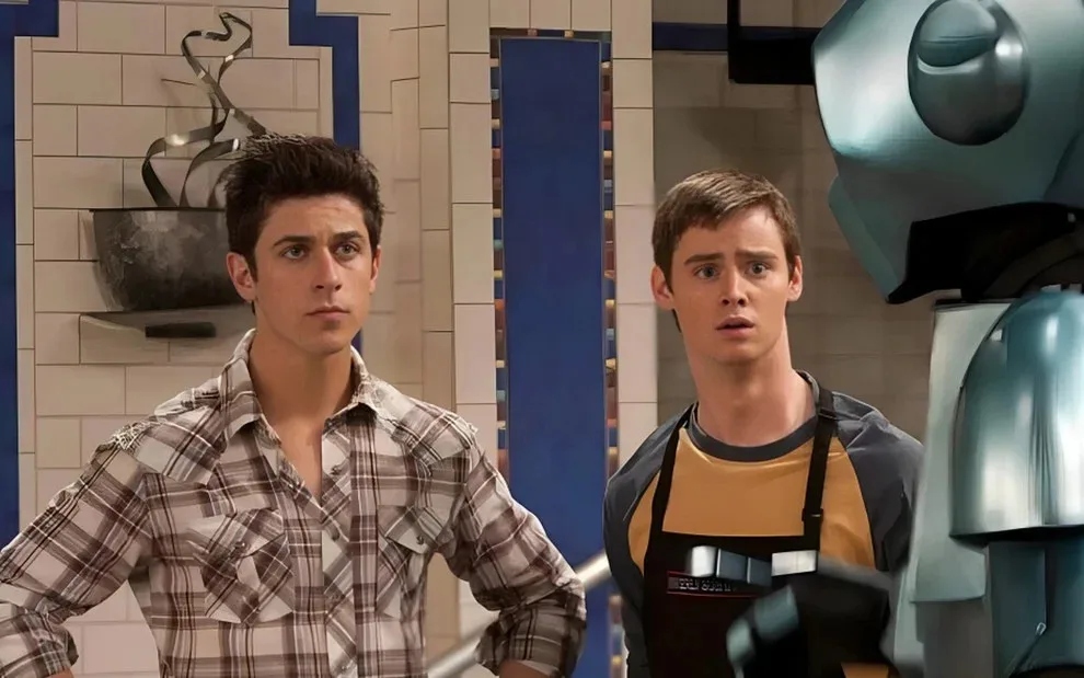 ‘Os Feiticeiros Além de Waverly Place’: Ator provoca David Henrie após ficar de fora do spin-off