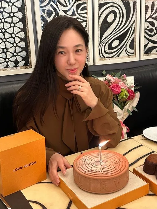풍성한 머리숱 실화야?…박주미, 54세 생일 맞아 공개한 방부제 '동안 미모'