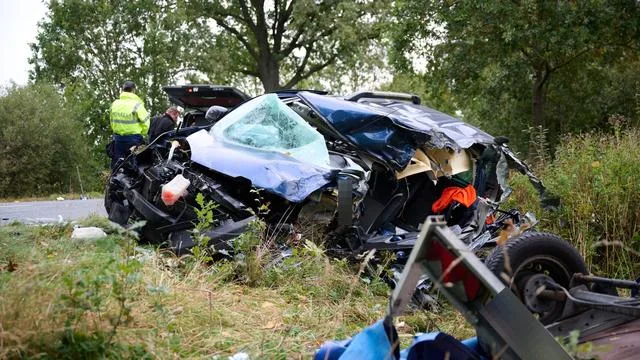 Schwerer Unfall: Autofahrer bei Kollision mit Lkw auf der B 191 getötet