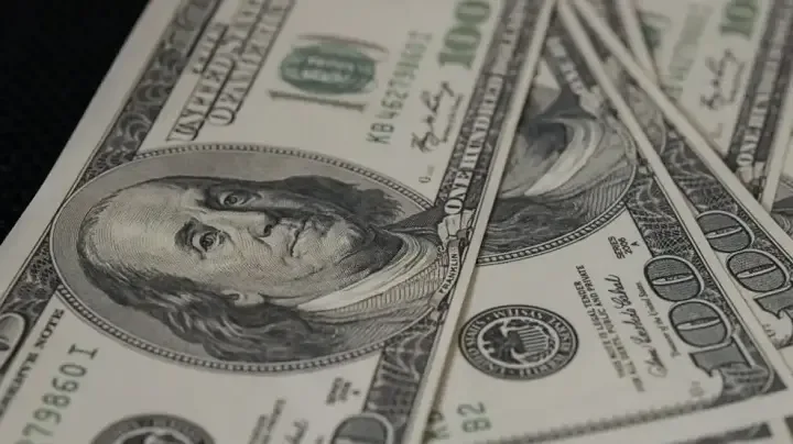 Precio del dólar oficial rompe la barrera de los Bs. 800