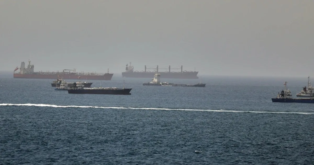 Emiratos Árabes suspendió el comercio con Irán tras un ataque con misiles y el petróleo Brent se sostiene sobre los 91 dólares