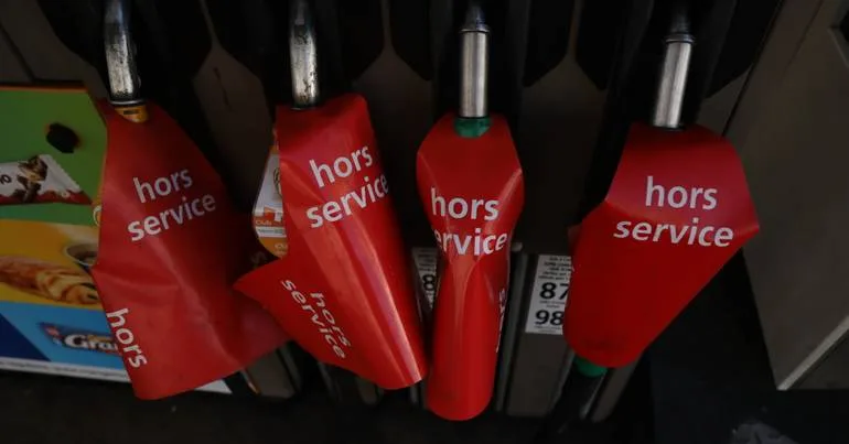 Porque faltam combustíveis em França? Há riscos em Portugal?