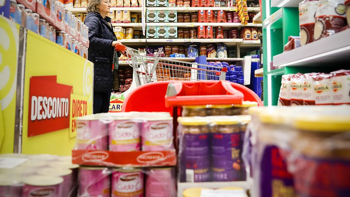 Atum, farinha e feijão estão entre os produtos que mais encareceram na última semana