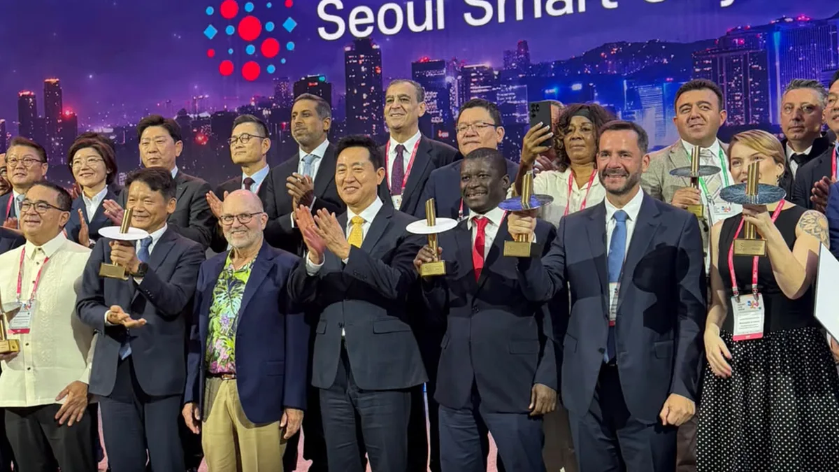 El intendente de Escobar Ariel Sujarchuk ganó el Seoul Smart City Prize en Corea del Sur