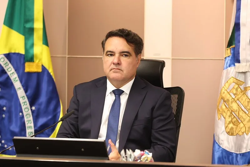 Cotado ao STF em caso de vitória de Flávio Bolsonaro faz contas sobre vaga na Corte