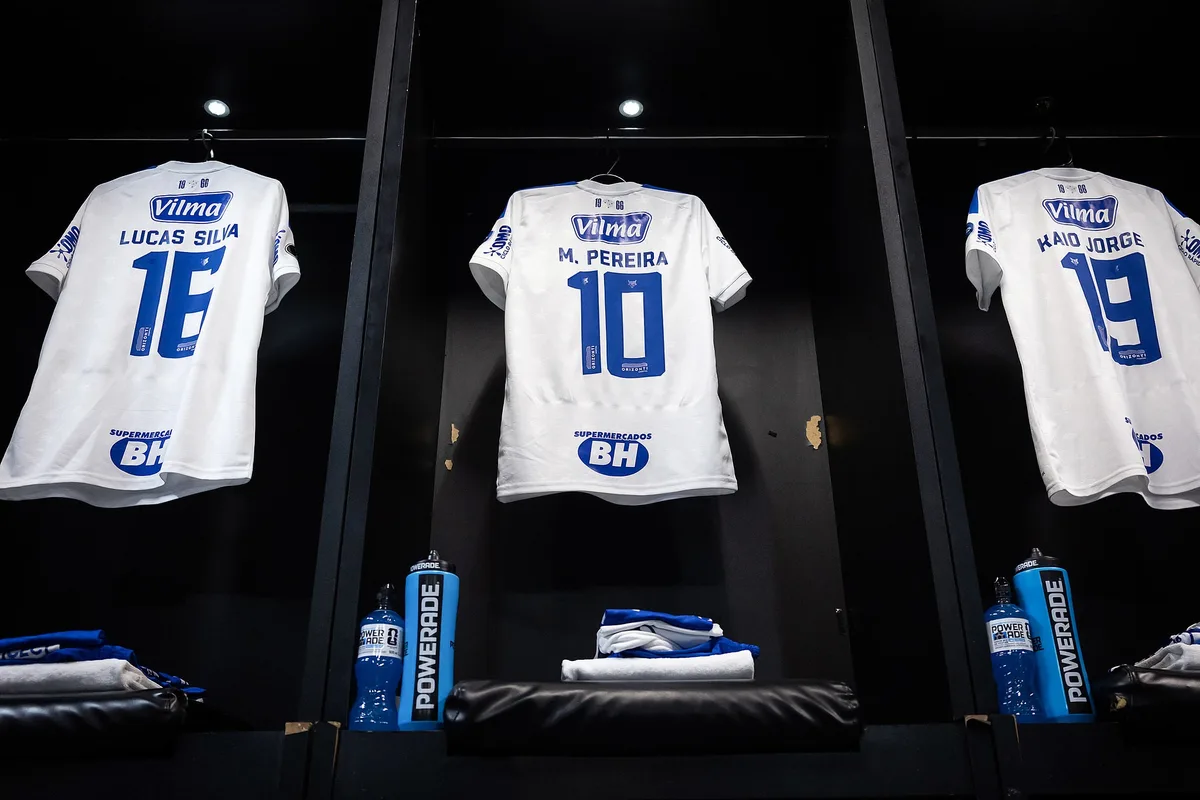 Escalação do Cruzeiro: Artur Jorge confirma mudança na lateral e tem retorno no meio