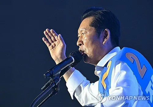 연임 실패한 鄭…"우리 열정·가치가 진 것은 아니다"며 울컥