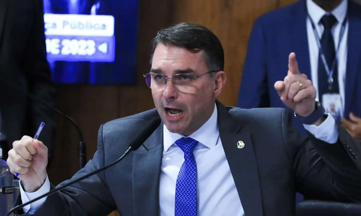 Se o Flávio Bolsonaro ganhar, o que acontece?