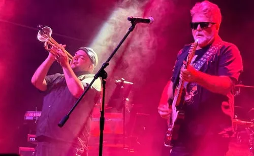 Los Pericos devienen; respetan la evolución de los géneros, pero son leales al reggae y coquetean con otros sonidos