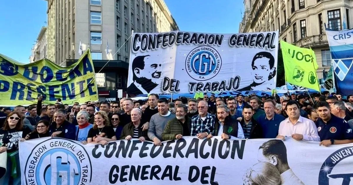 La CGT marcha al Ministerio de Economía por la situación de los morosos y las pymes reclaman por el cierre de empresas