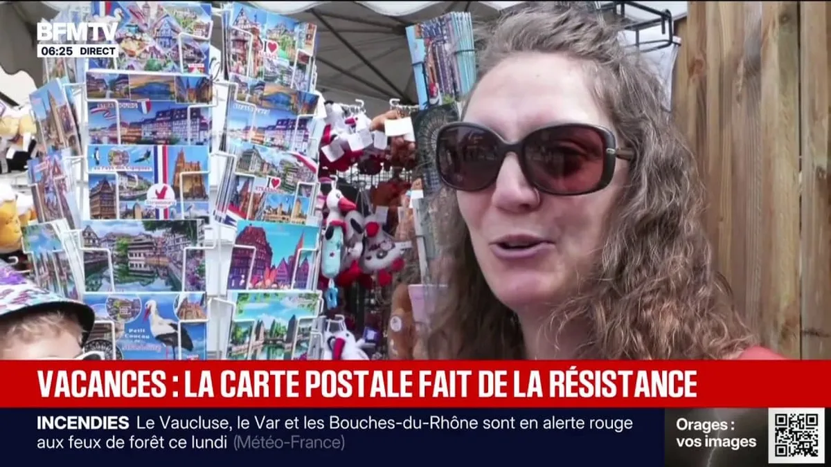 Pendant les vacances, la carte postale garde la cote
